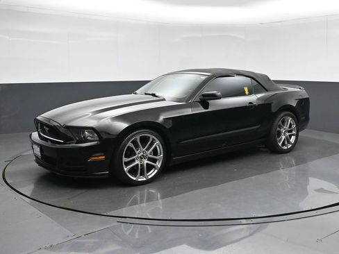 Used 2013 Ford Mustang Premium image 3