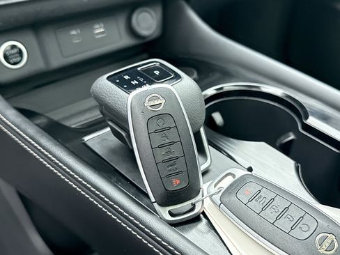 Used 2023 Nissan Rogue SL w/ SL Premium Package image 25