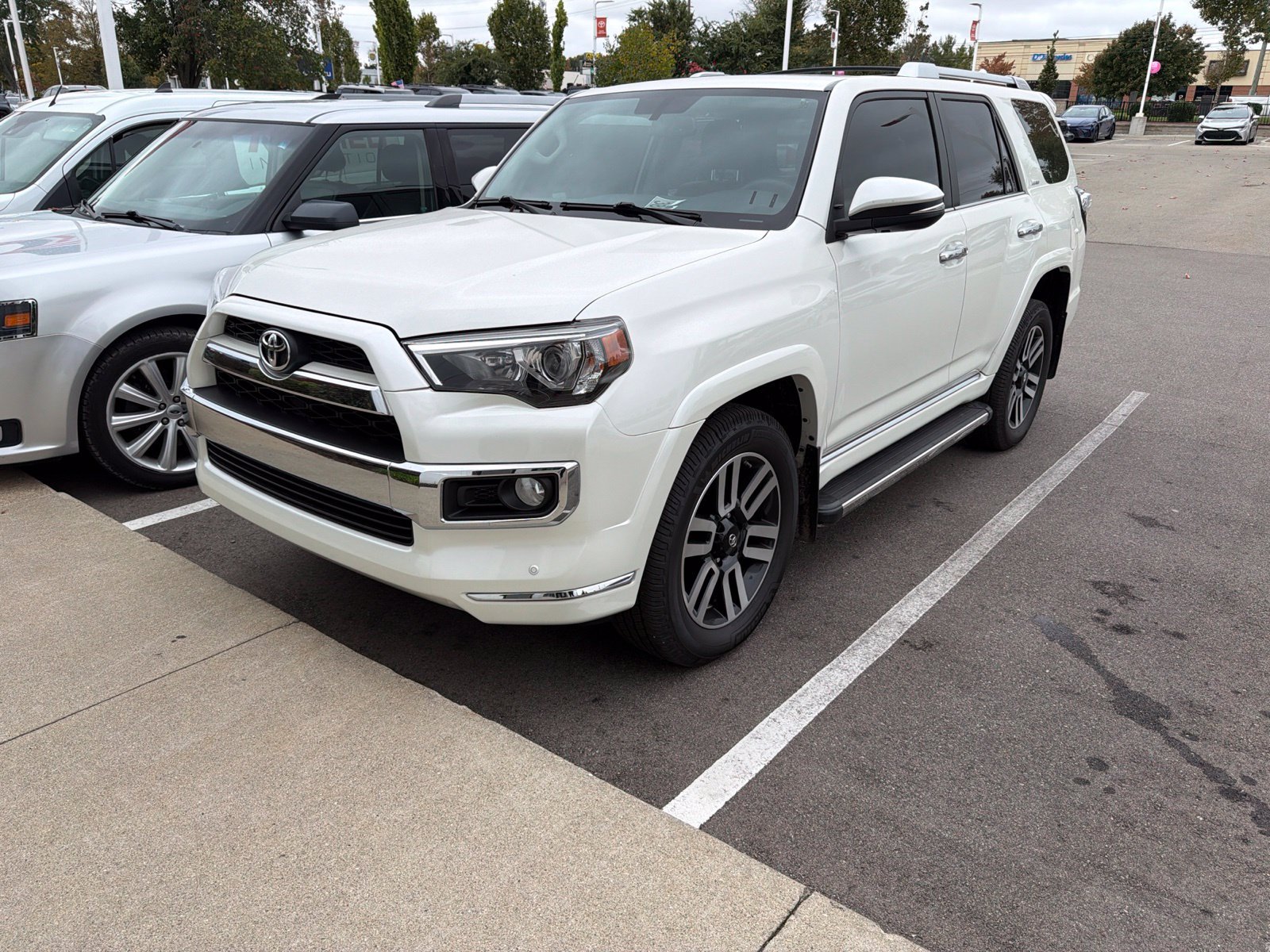 Used 2019 Toyota 4Runner Limited AWD/4WD image 2
