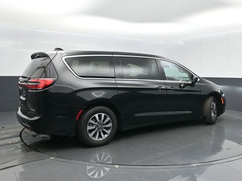 Certified 2024 Chrysler Pacifica Select image 7