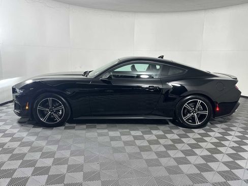 Used 2025 Ford Mustang Premium image 4