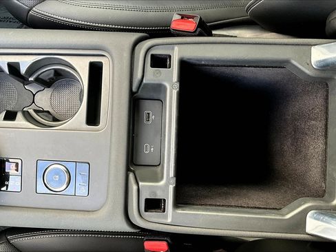 Used 2023 Land Rover Discovery S R-Dynamic image 32