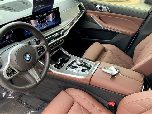 Used 2024 BMW X7 xDrive40i w/ M Sport Package AWD/4WD image 17