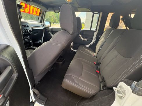 Used 2015 Jeep Wrangler Unlimited Sahara w/ Connectivity Group AWD/4WD image 20