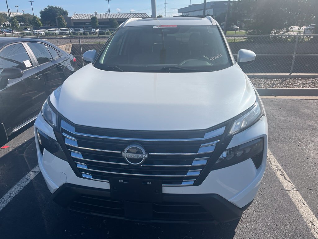 Used 2024 Nissan Rogue SV w/ SV Premium Package AWD/4WD image 2