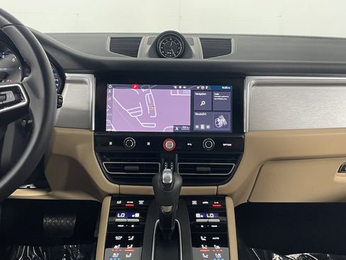 Certified 2026 Porsche Macan AWD/4WD image 19