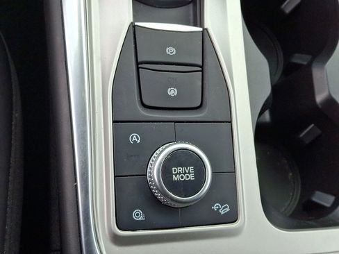 Certified 2024 Ford Explorer XLT w/ Equipment Group 202A image 27