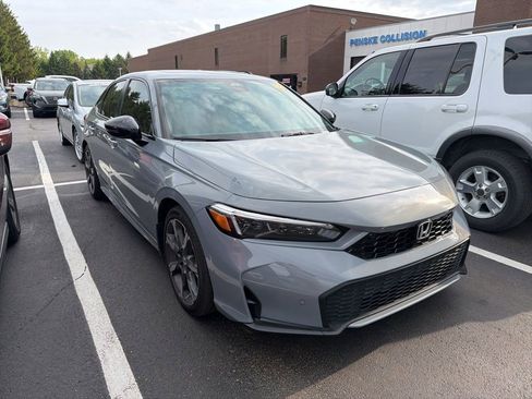 Used 2025 Honda Civic Sport image 4