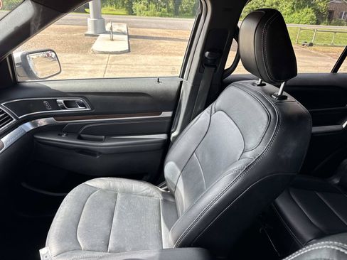 Used 2018 Ford Explorer Limited w/ Ford Safe & Smart Package FWD image 16
