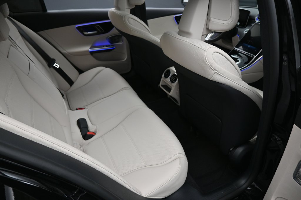 Used 2025 Mercedes-Benz C 300 4MATIC Sedan w/ Exclusive Trim Package image 32