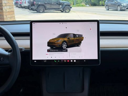 Used 2022 Tesla Model Y Long Range AWD/4WD image 17