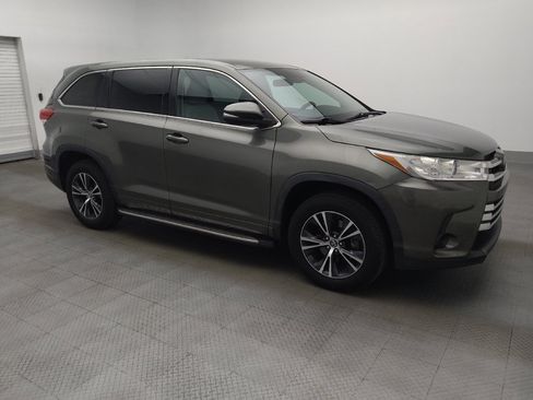 Used 2018 Toyota Highlander LE FWD image 11