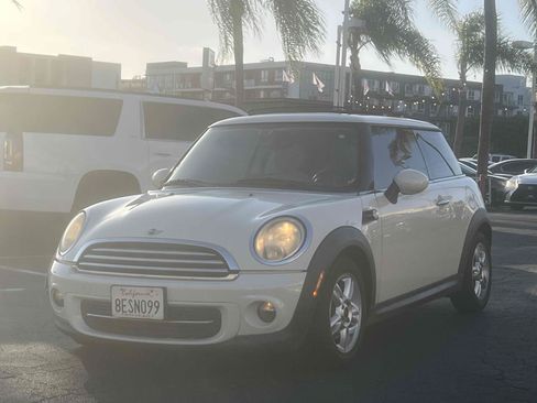 Used 2011 MINI Cooper Hardtop FWD image 2