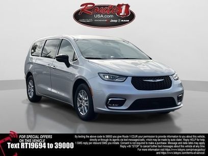 New 2026 Chrysler Pacifica Select w/ S Appearance Package