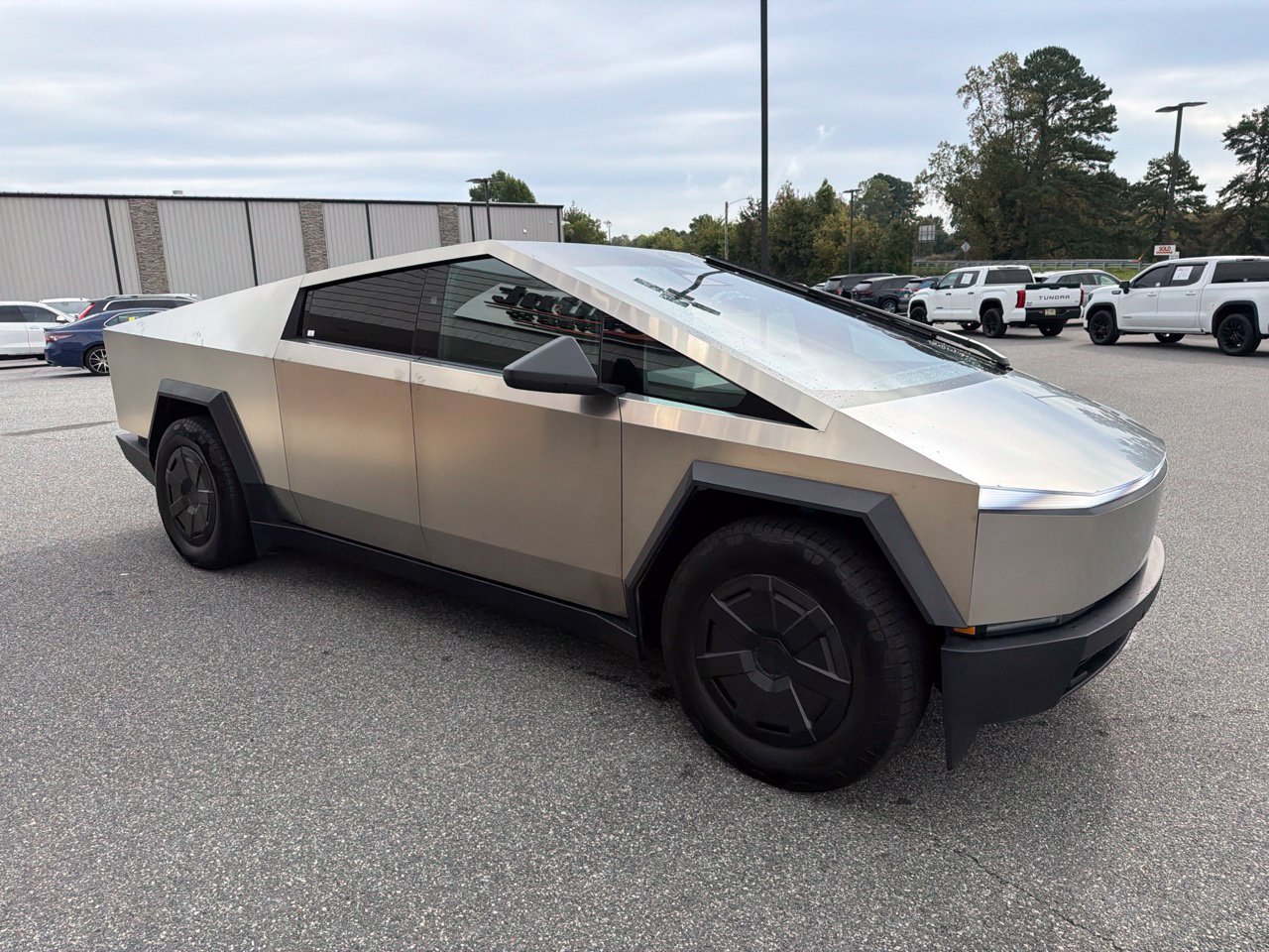 Used 2024 Tesla Cybertruck AWD Crew Cab image 7