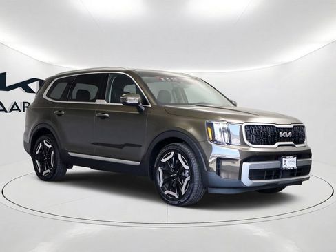 Used 2023 Kia Telluride EX AWD/4WD image 3