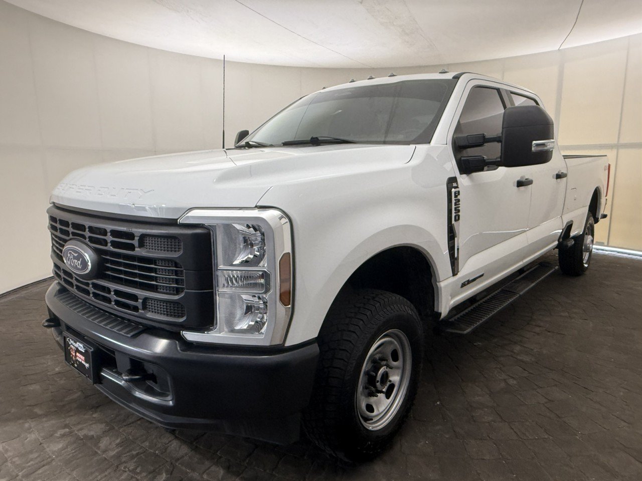 Used 2024 Ford F250 XL AWD/4WD image 3