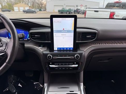 Certified 2020 Ford Explorer Platinum w/ Premium Technology Package AWD/4WD image 2