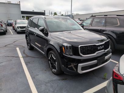 Used 2024 Kia Telluride EX w/ EX Captain's Chair Package