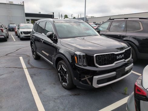 Used 2024 Kia Telluride EX w/ EX Captain's Chair Package AWD/4WD image 1