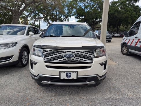 Used 2018 Ford Explorer Platinum image 2