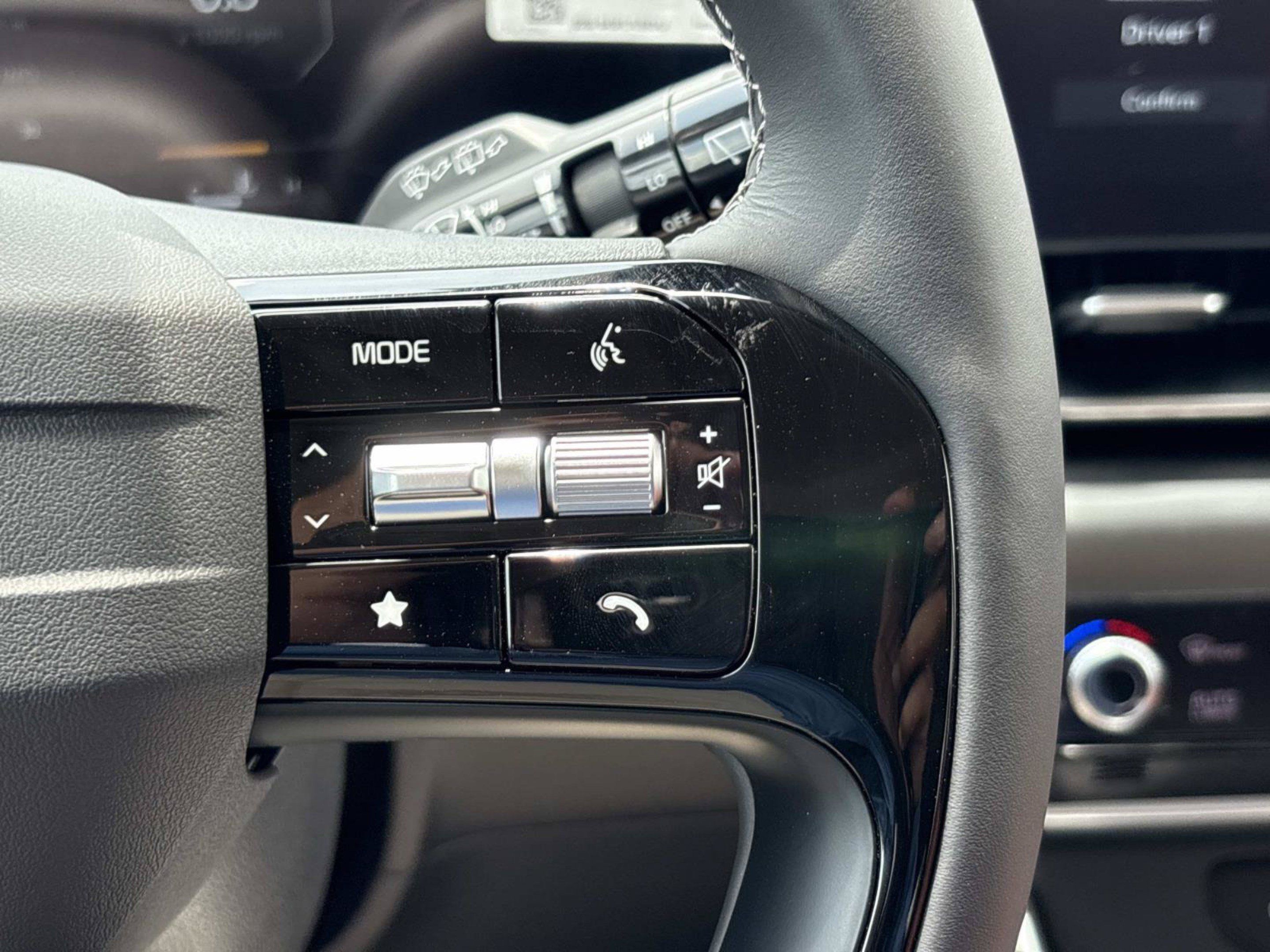 New 2027 Kia Carnival SX w/ Dark Edition Package FWD image 27