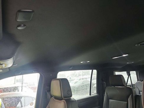 Used 2023 Chevrolet Suburban Premier image 10