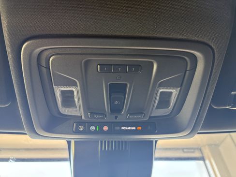 Used 2023 Chevrolet Silverado 1500 High Country w/ Technology Package image 17