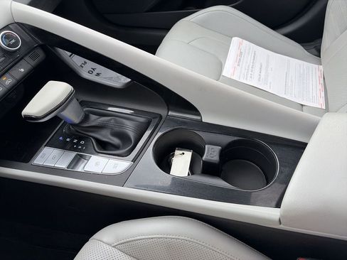 Used 2023 Hyundai Elantra Limited w/ Preferred Accessory Package FWD image 20