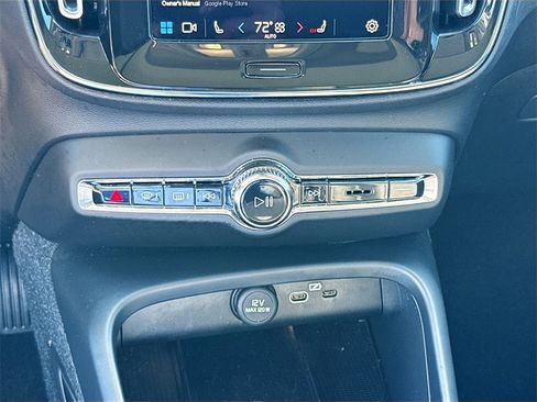 Used 2023 Volvo XC40 B4 Plus image 14