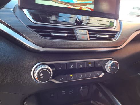 Used 2023 Nissan Altima 2.5 SV w/ SV Premium Package image 13