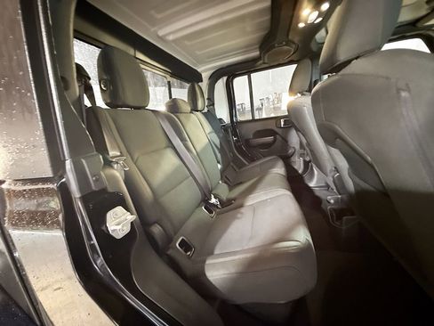 Used 2022 Jeep Gladiator Sport image 30