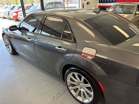 Used 2018 Chrysler 300 S w/ 300S Premium Group RWD image 5