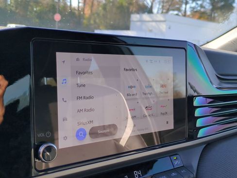 Used 2025 Toyota Camry SE image 13