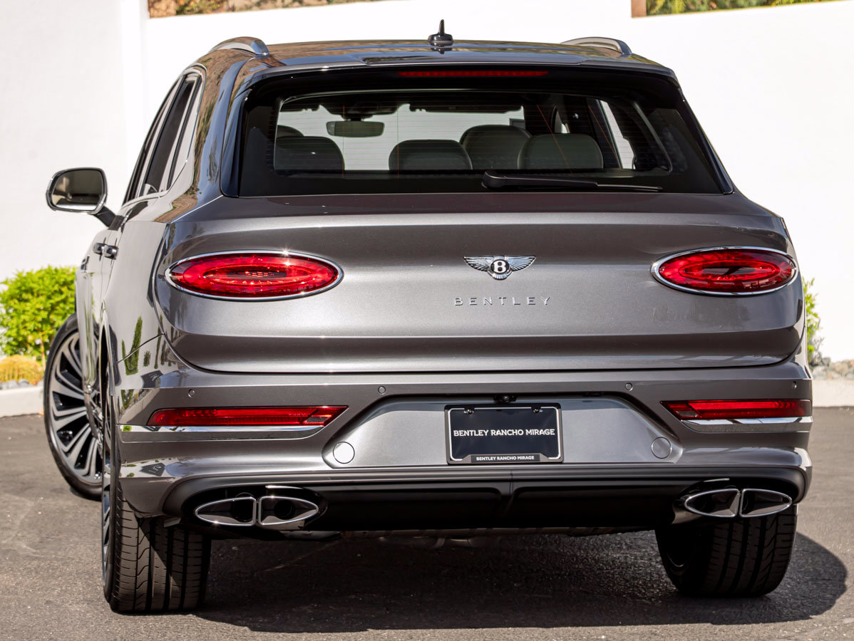 Used 2026 Bentley Bentayga AWD/4WD image 3