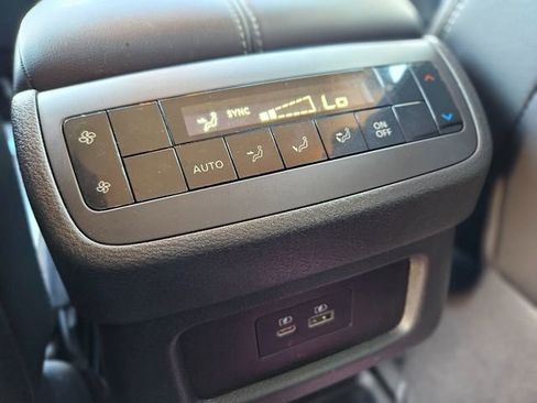 Used 2025 Nissan Pathfinder SL image 29