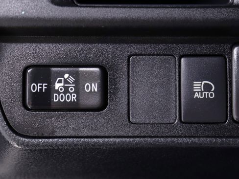 Used 2018 Toyota Tacoma SR image 57