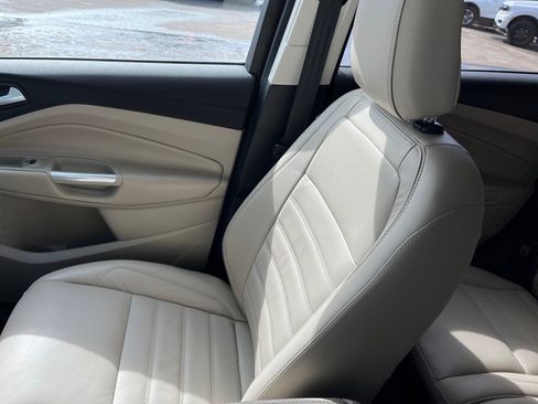 Used 2019 Ford Escape Titanium w/ U9j03 - Titanium Tow Package image 17