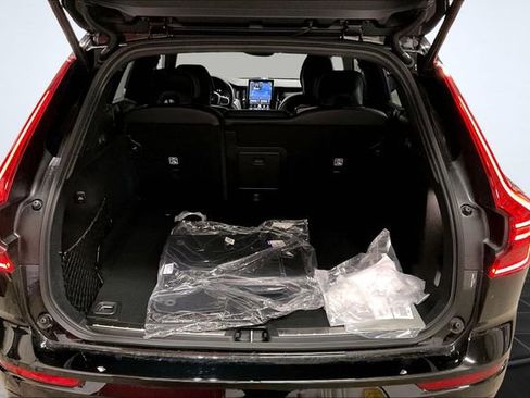 New 2026 Volvo XC60 B5 Ultra w/ Climate Package image 6
