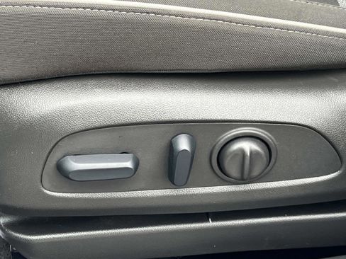 Used 2023 Chevrolet TrailBlazer LT image 28