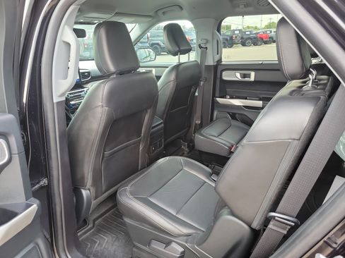 Used 2022 Ford Explorer Limited AWD/4WD image 12