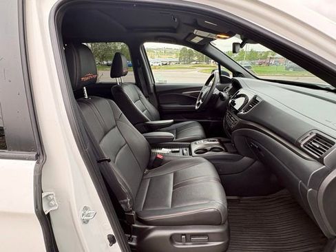 Used 2023 Honda Passport TrailSport image 32