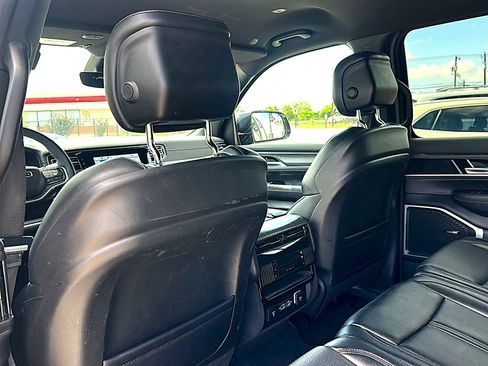 Used 2024 Jeep Wagoneer L Series II w/ Flexible Seating Group RWD image 17
