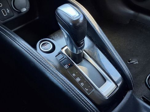 Used 2019 Nissan Kicks S image 11