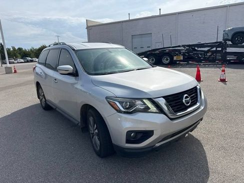 Used 2019 Nissan Pathfinder SV FWD image 2