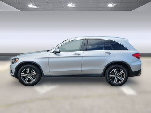 Used 2017 Mercedes-Benz GLC 300 4MATIC image 2