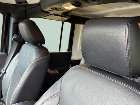 Used 2016 Jeep Wrangler Unlimited Sahara AWD/4WD image 22