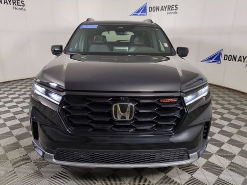 Certified 2025 Honda Pilot TrailSport image 12