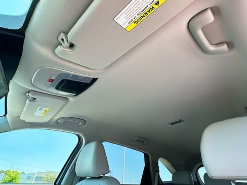 Used 2024 Kia Sorento S FWD image 11
