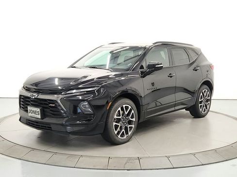 Used 2025 Chevrolet Blazer RS image 3